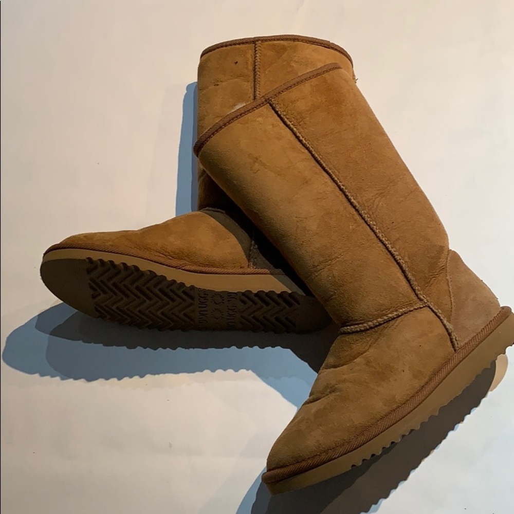 Tan Ugg boots